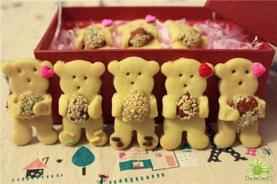 大红鹰吃货学子创业卖蛋糕