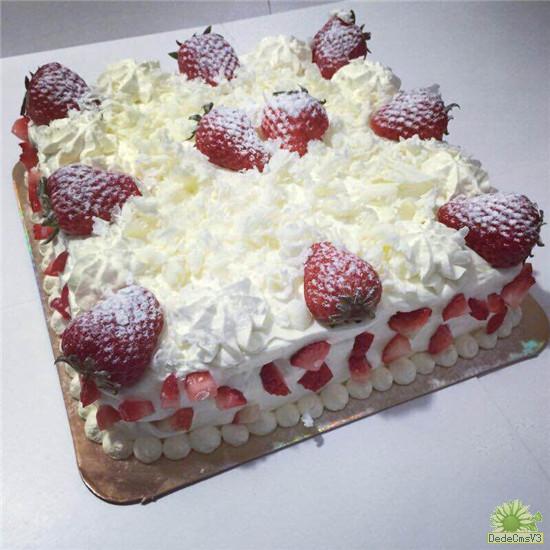 大红鹰吃货学子创业卖蛋糕